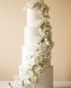 The quiet luxury of single-tier wedding cakes